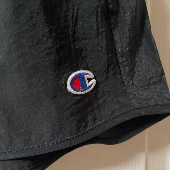 NWT: CHAMPION Women’s Woven Shorts, Moisture Lightweight Gym Shorts Size Medium - Picture 6 of 10